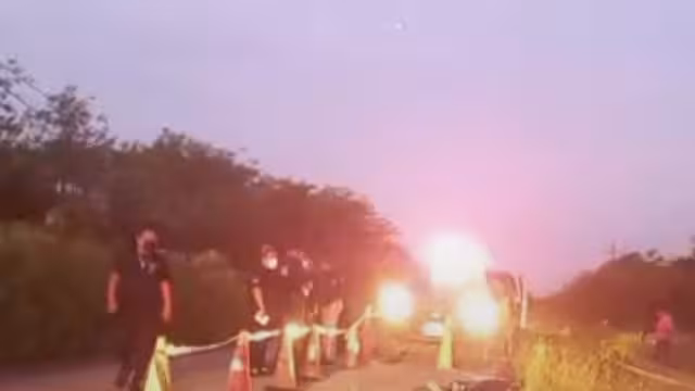 La zona se acordonó en espera del arribó del Servicio Médico Forense y los peritos de la Fiscalía