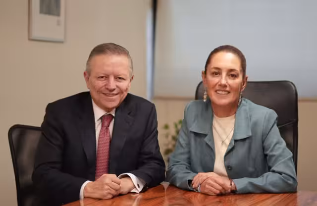 Alfredo Saldivar y Claudia Sheinbaum posaron para la foto
