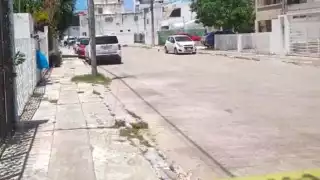 El lugar fue acordonado para evitar la entrada de curiosos que puedan ensuciar el área del crimen