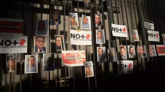 La Sociedad Interamericana de Prensa reconoció la labor de los 13 comunicadores que han sido asesinados en México La Sociedad Interamericana de Prensa reconoció la labor de los 13 comunicadores que han sido asesinados en México