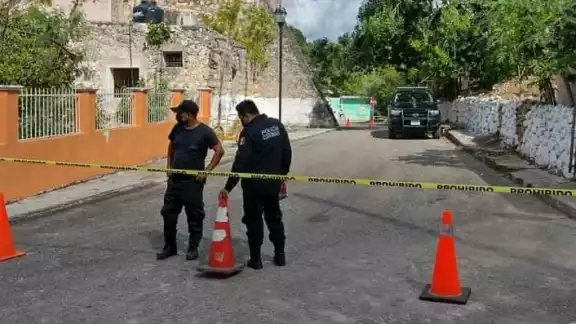 El sexagenario estaba a 3 metros de altura sobre una escalera El sexagenario estaba a 3 metros de altura sobre una escalera