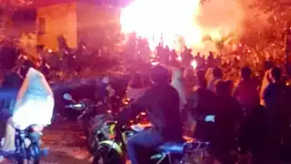 Vecinos intentaron sofocar las llamas con cubetas