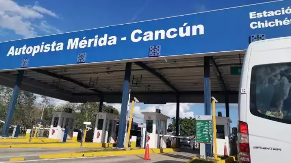 Personas alegan que la zona de cobro de la autopista que está en Pisté se demora demasiado