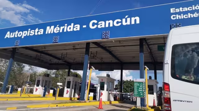 Personas alegan que la zona de cobro de la autopista que está en Pisté se demora demasiado