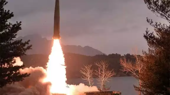Corea del Norte confirma que lanzó un misil balístico de combustible sólido Corea del Norte confirma que lanzó un misil balístico de combustible sólido