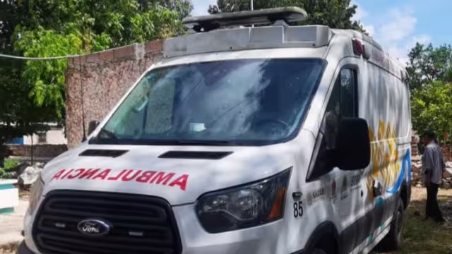 La unidad se encontraba empolvada, pues la persona que tenían asignada como chófer, ni se preocupaba por limpiarlo