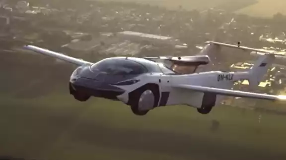 El AirCar tiene una autonomía de vuelo estimada de 1.000 kilómetros El AirCar tiene una autonomía de vuelo estimada de 1.000 kilómetros