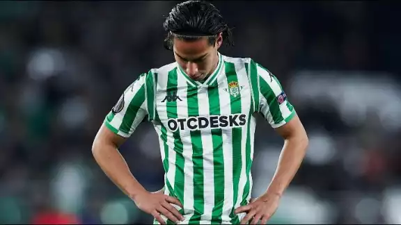 Diego Lainez no tuvo el éxito que esperaba con el Betis en España y volvió a México