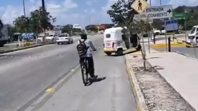 Ciclistas hartos de la falta de cultura vial en Playa del Carmen