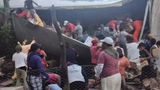 El tráier se dirigía a Mérida, pero por un descuido del conductor terminó fuera de la cinta asfáltica