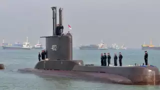 La búsqueda del “KRI Nanggala 402”, con 40 años, inició desde el pasado miércoles con la participación de cientos de militares y una veintena de barcos.