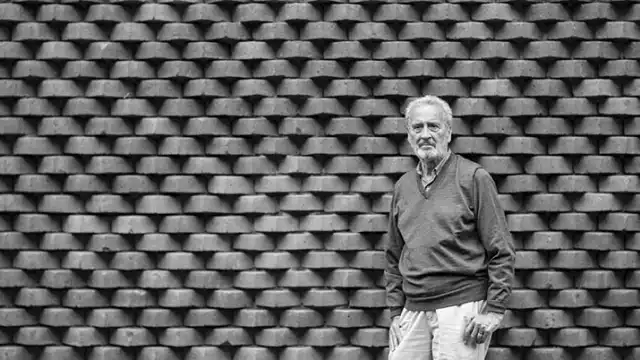 Nacido en 1932, en Barcelona, y naturalizado mexicano después de llegar a este país en 1949