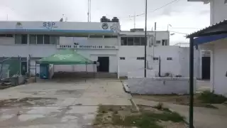 La mujer pidió ayuda al número de emergencias 911, por lo que fue asegurado