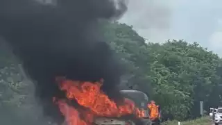 La camioneta tenía enganchado un remolque, en donde transportaban un caballo, a la altura del kilómetro 45