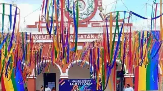 El departamento de Inclusión Social de Oxkutzcab colocó decoraciones por motivo del Mes del Orgullo