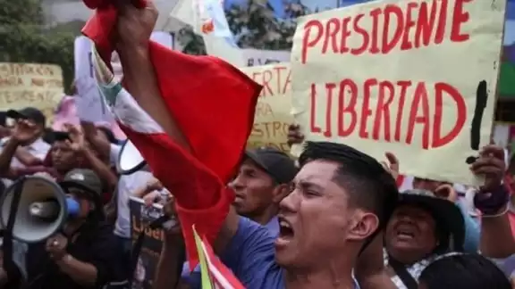 Pedro Castillo fue detenido por la Policía de Lima cuando intentaba huir de Perú Pedro Castillo fue detenido por la Policía de Lima cuando intentaba huir de Perú