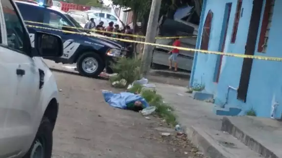 Como primer respondiente, llego una patrulla de Seguridad Pública Municipal a confirmar el reporte Como primer respondiente, llego una patrulla de Seguridad Pública Municipal a confirmar el reporte