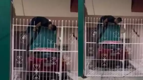 Al hombre se le ensarto una de las puntas de la reja. Foto: Captura de pantalla