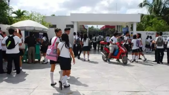 Las alumnas informaron de estos hechos a sus padres donde pese a que uno de los progenitores acudió a denunciar el hecho en el plantel Las alumnas informaron de estos hechos a sus padres donde pese a que uno de los progenitores acudió a denunciar el hecho en el plantel