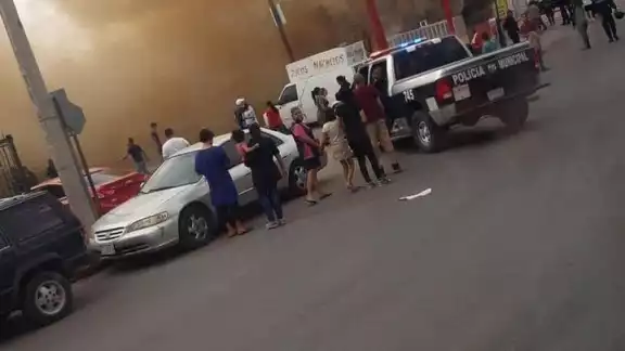 Queman tiendas de conveniencia y dejan una cabeza humana tras motín en Cereso de Ciudad Juárez Queman tiendas de conveniencia y dejan una cabeza humana tras motín en Cereso de Ciudad Juárez
