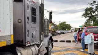 Tras casi tres horas, reabren carretera bloqueada por desabasto de agua en Bacalar
