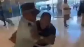 El forcejeo se hizo viral en redes sociales