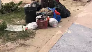 Estos desperdicios están a un lado de la zona de playas de Mahahual