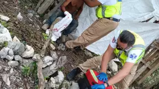 Trasladan al hospital a un hombre en Playa del Carmen, luego de caerse de lo alto de una palapa