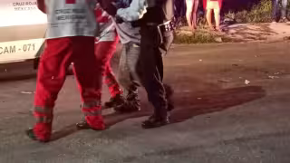 Al lugar llegaron paramédicos de la Cruz Roja para atender a los heridos