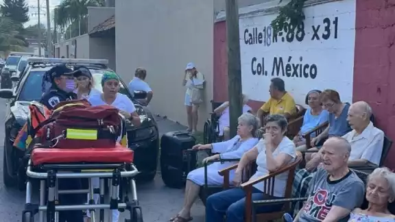 Los ancianos tuvieron que ser evacuados del lugar Los ancianos tuvieron que ser evacuados del lugar