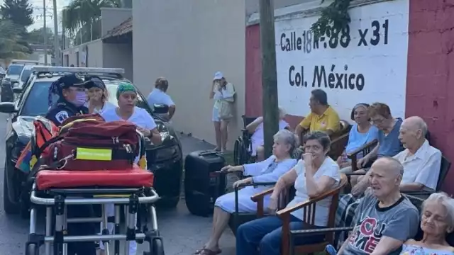 Los ancianos tuvieron que ser evacuados del lugar