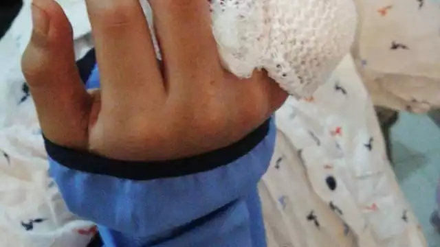 La mujer responsabilizó al Ayuntamiento por permitir la instalación de juegos con baja calidad