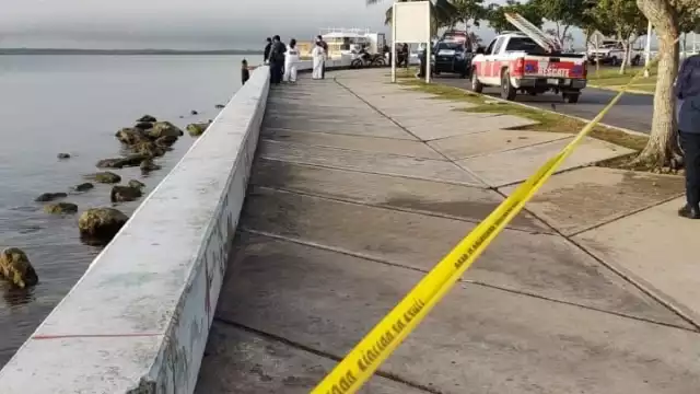 El cuerpo se halló flotando en la Bahía de Chetumal, cerca de la Explanada de la Bandera