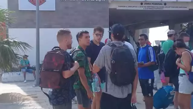 Los turistas desacatan las restricciones del Semáforo Naranja