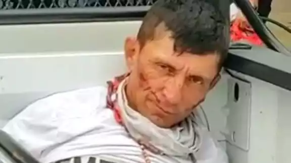 El hombre fue detenido por la policía local El hombre fue detenido por la policía local