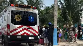 Atienden a dos niños en Sisal por contacto con medusas azules