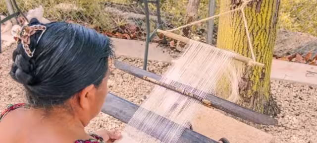 En el Museo del Artesano de la comisaría de Tixhualactún aún se borda con hilos de henequén