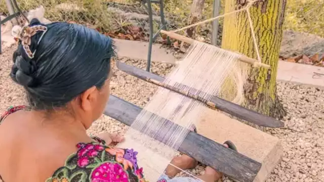 En el Museo del Artesano de la comisaría de Tixhualactún aún se borda con hilos de henequén