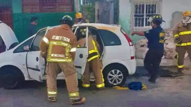 Cuando se registran incendios piden la colaboración del área de Investigación y Servicios Periciales de la FGE.
Exhortan a los agraviados a acudir a denunciar ante las autoridades. 
