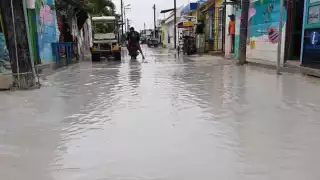 Cerca de las 2 de la tarde cayó un torrencial aguacero que afectó Holbox y el puerto de Chiquilá