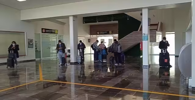 Personal del aeropuerto platicó que hasta ahora todos los vuelos siguen programados