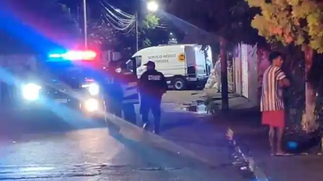 Después de consumir bebidas embriagantes, una mujer acuchilla a su esposo en el dormitorio