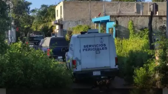 Al lugar llegaron elementos de la Policía Quintana Roo y peritos para recabar evidencia del caso Al lugar llegaron elementos de la Policía Quintana Roo y peritos para recabar evidencia del caso