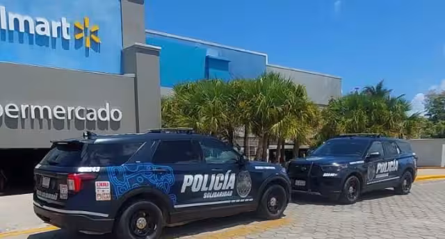 Turista canadiense muere en Plaza Walmart de Playa del Carmen.