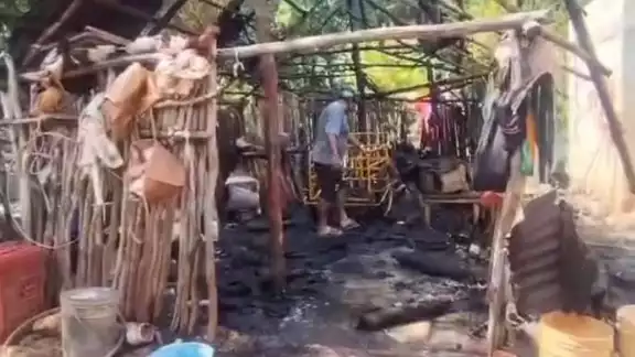 El incendio dejó graves daños materiales en la cocina El incendio dejó graves daños materiales en la cocina