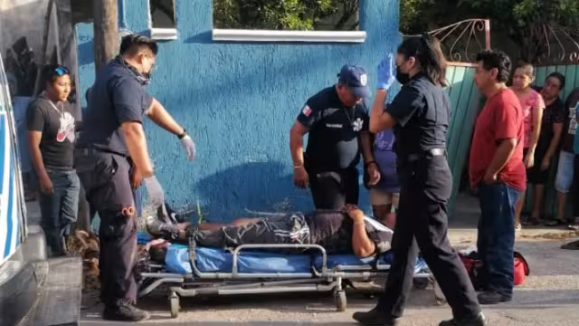 Paramédicos brindaron auxilio al herido