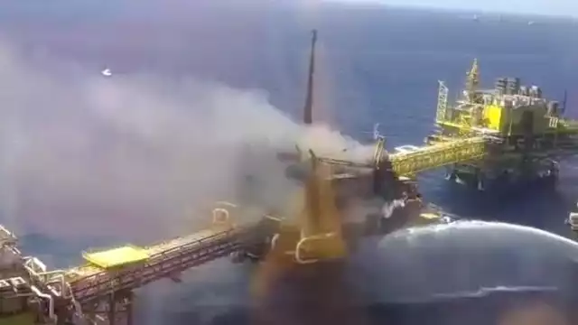 El incendio ocurrió a las 15:10 horas de este domingo. Se procedió al cierre de válvulas y al monitoreo en espera de que se consumiera el remanente.