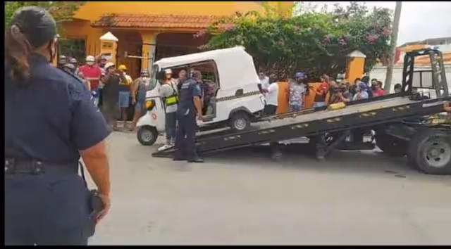 La Unidad fue trasladada al corralón por una grúa y ahora tendrán que pagar una infracción