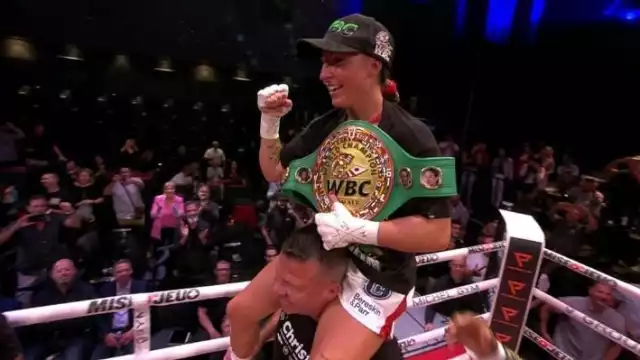 La canadiense logró llevarse el cinturón del CMB, Foto: Especial