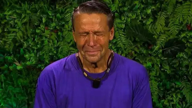 Alfredo Adame rompió en llanto al recordar que él fue quien se alejó de su familia